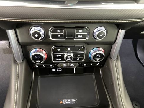 Used 2023 GMC Yukon SLT image 24