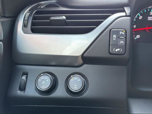 Used 2018 Chevrolet Tahoe LT w/ Luxury Package image 16