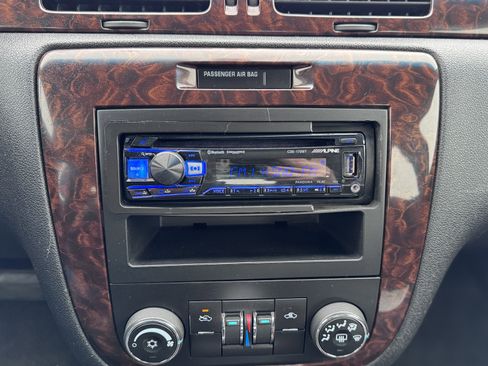 Used 2016 Chevrolet Impala LT image 23