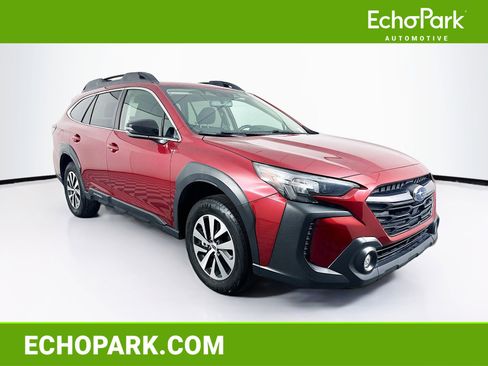 Used 2025 Subaru Outback Premium AWD/4WD image 1