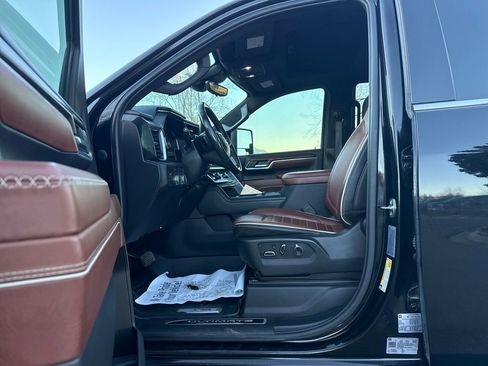 Used 2024 GMC Sierra 2500 Denali Ultimate image 10