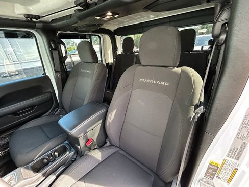 Used 2023 Jeep Gladiator Overland AWD/4WD image 11