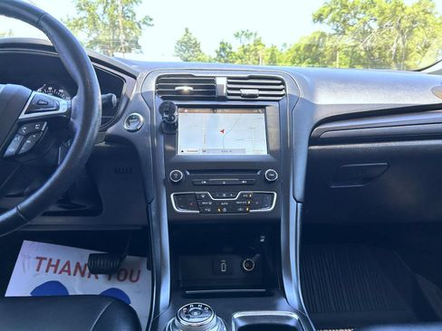 Used 2018 Ford Fusion SE w/ Equipment Group 201A FWD image 14