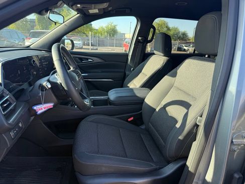 Used 2025 Chevrolet Traverse LT w/ Driver Confidence Package FWD image 12