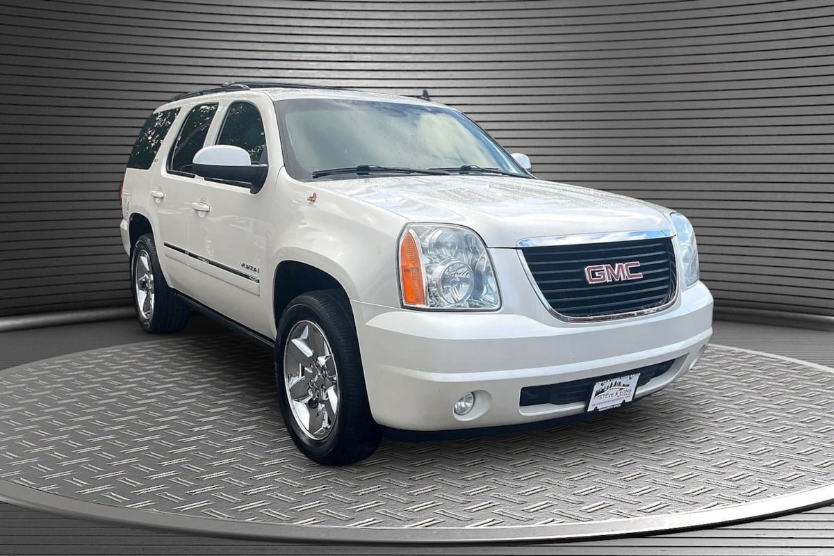 Used 2012 GMC Yukon SLT w/ SLT-2 Equipment Package AWD/4WD image 1