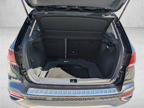 Certified 2024 Volkswagen Taos SE FWD image 6