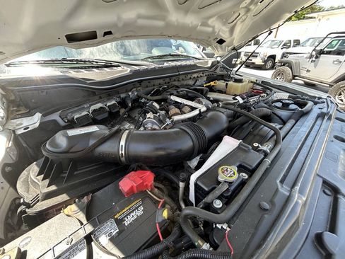 Used 2018 Ford F550 4x4 Crew Cab Super Duty w/ Power Equipment Group image 24