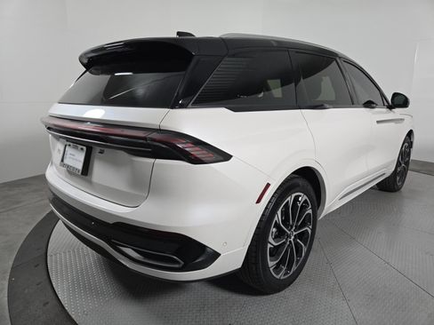 Used 2024 Lincoln Nautilus Reserve w/ Equipment Group 202A image 4