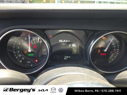 Used 2022 Jeep Wrangler Unlimited Sahara w/ Cold Weather Group AWD/4WD image 8