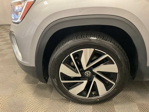 Used 2025 Volkswagen Atlas SE AWD/4WD image 14