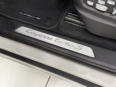 Certified 2021 Porsche Cayenne Turbo S AWD/4WD image 33