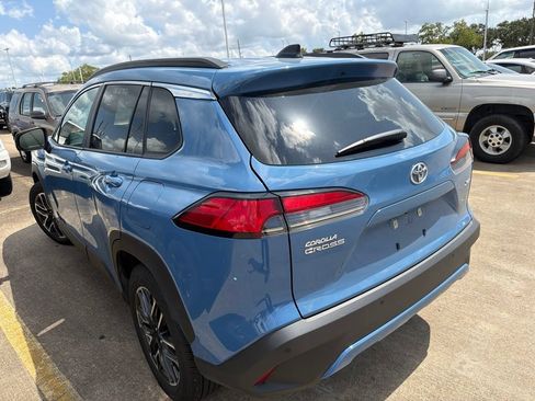 Used 2026 Toyota Corolla Cross XLE FWD image 4