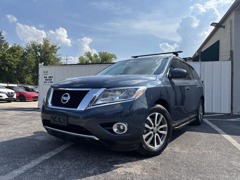 Used 2015 Nissan Pathfinder SV w/ Trailer Tow Package image 1