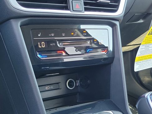 New 2026 Volkswagen Taos SE FWD image 22