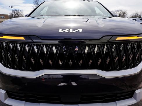 Used 2025 Kia Carnival image 61