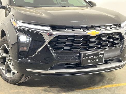 Used 2025 Chevrolet Trax LT w/ LT Convenience Package image 40