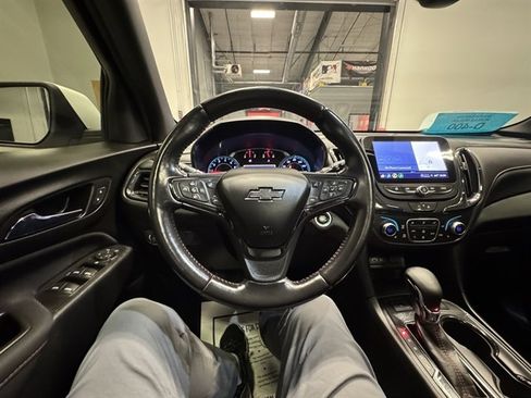 Used 2022 Chevrolet Equinox RS w/ RS Leather Package image 19