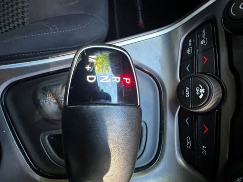 Used 2019 Dodge Challenger SXT image 35