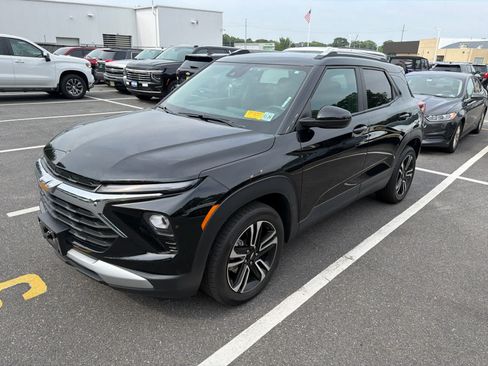 Certified 2024 Chevrolet TrailBlazer LT w/ LT Cold Weather Package FWD image 6