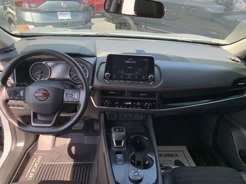 Used 2025 Nissan Rogue SV AWD/4WD image 21