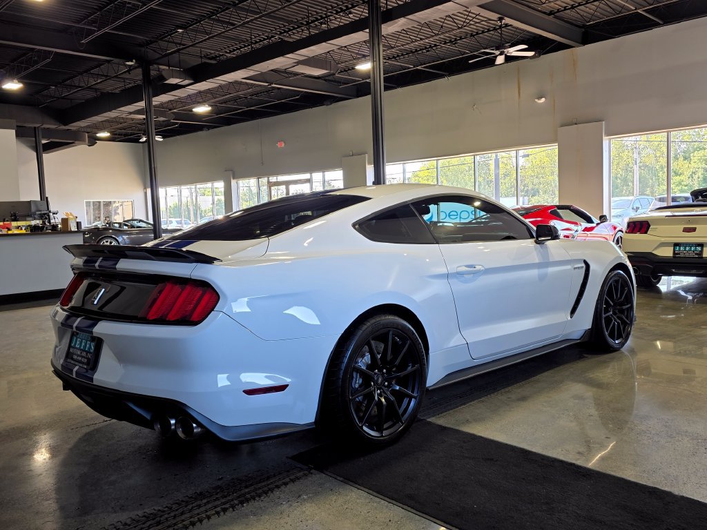 Used 2017 Ford Mustang Shelby GT350 RWD image 4