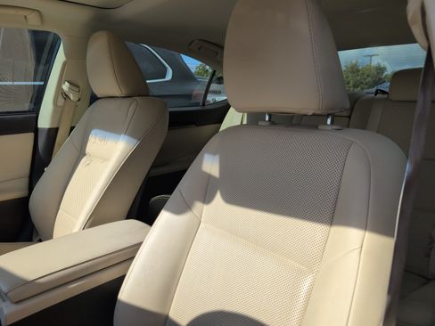 Used 2016 Lexus ES 350 w/ Premium Package w/Wood Trim FWD image 5