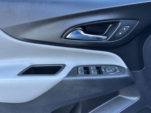 Used 2020 Chevrolet Equinox LS image 15