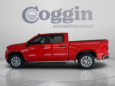 Used 2022 Chevrolet Silverado 1500 Custom w/ Safety Confidence Package RWD image 2