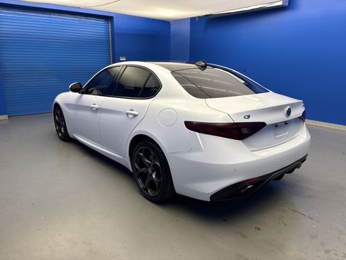 Used 2018 Alfa Romeo Giulia Ti Sport w/ Quick Order Package 22S Sport AWD/4WD image 5