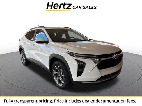 Used 2025 Chevrolet Trax LT FWD image 1
