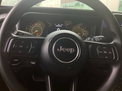Used 2025 Jeep Wrangler Unlimited Sport AWD/4WD image 17