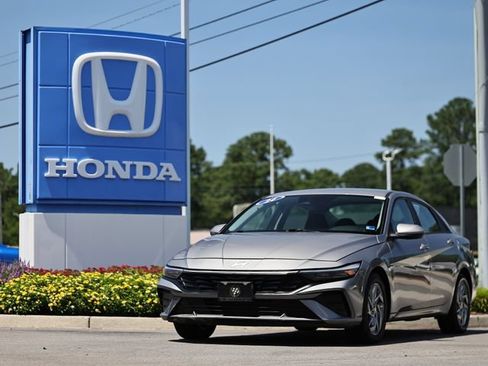 Used 2024 Hyundai Elantra SEL FWD image 1