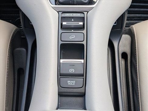 Used 2023 Honda HR-V EX-L image 15