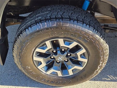 Used 2022 Toyota Tacoma TRD Off-Road w/ Technology Package image 10