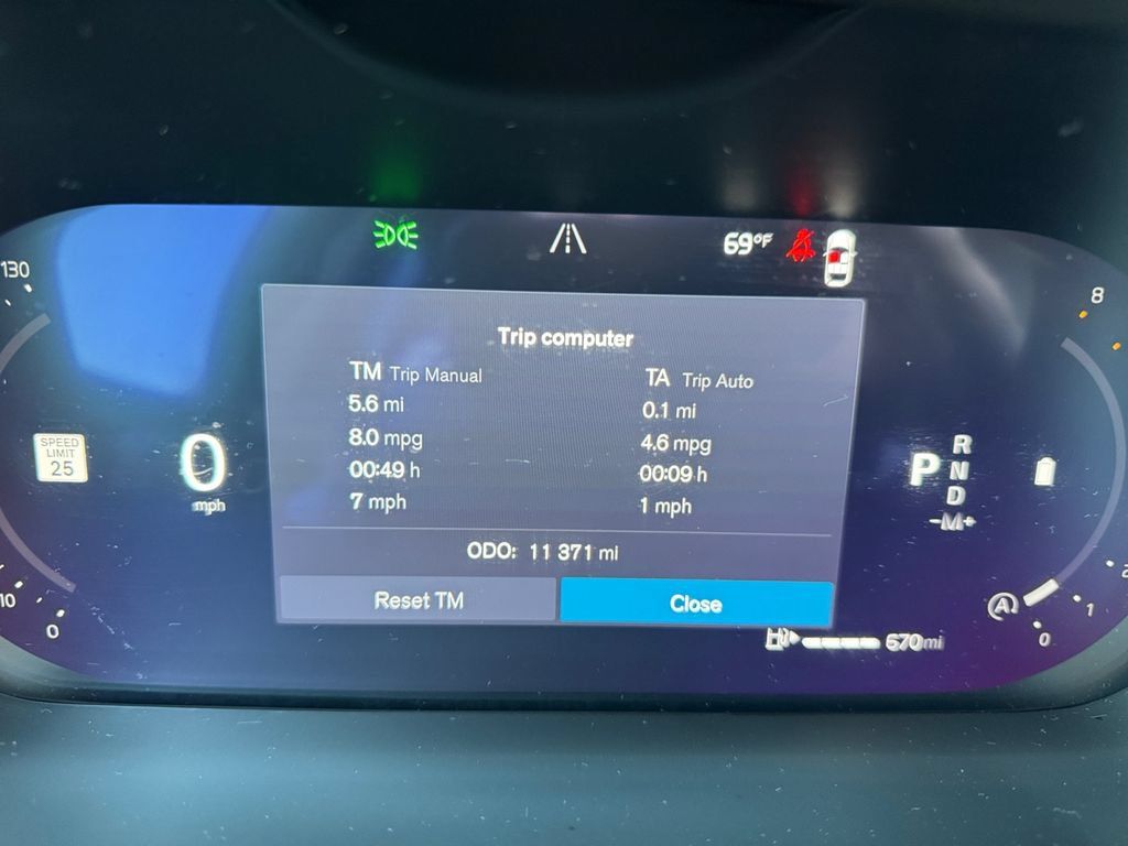 Certified 2026 Volvo XC60 B5 Plus AWD/4WD image 28