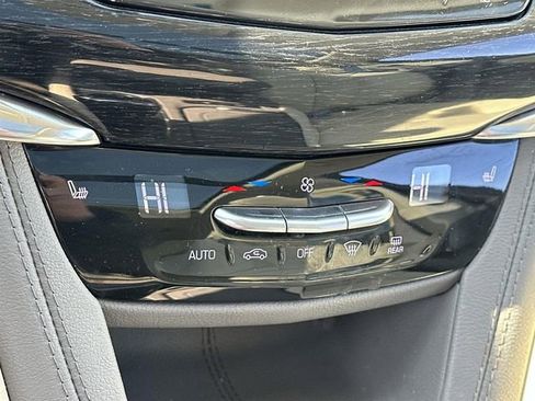 Used 2022 Cadillac XT6 Premium Luxury image 36