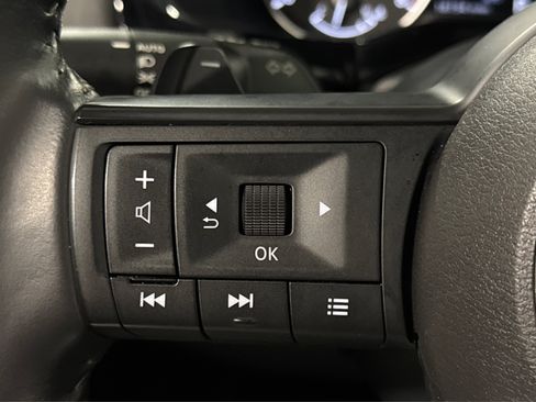Used 2025 Nissan Pathfinder SV AWD/4WD image 24
