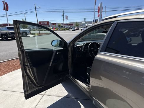 Used 2015 Toyota RAV4 XLE AWD/4WD image 10