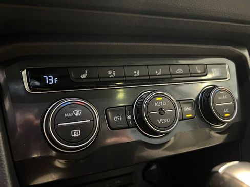 Used 2021 Volkswagen Tiguan SE w/ Panoramic Sunroof Package image 25