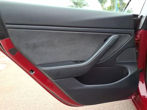 Used 2018 Tesla Model 3 Mid Range RWD image 10