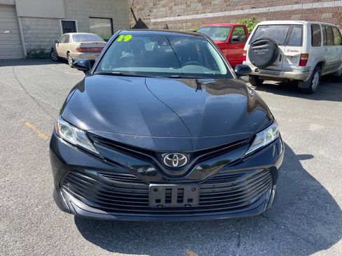 Used 2019 Toyota Camry LE w/ Convenience Package FWD image 2