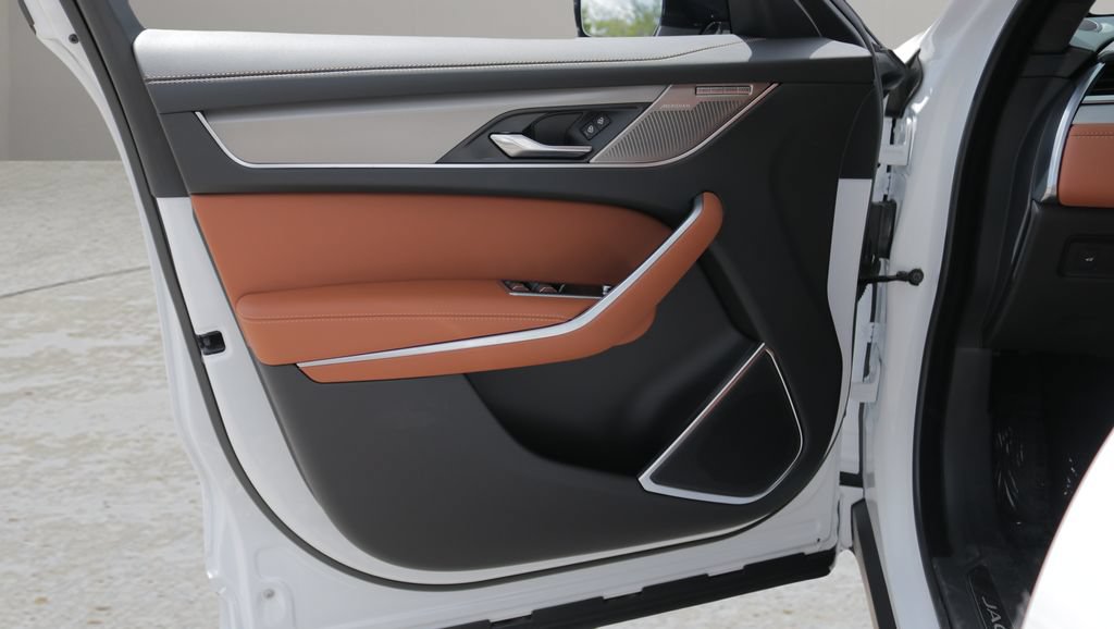 New 2026 Jaguar F-PACE R-Dynamic S AWD/4WD image 9