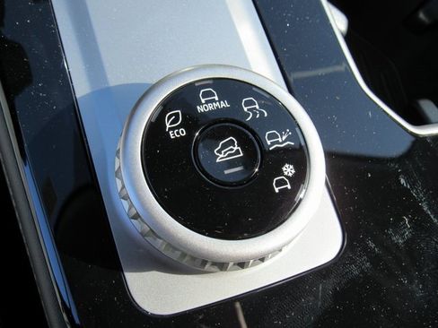 New 2025 Mitsubishi Outlander SE image 22