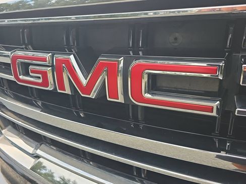 Used 2023 GMC Yukon XL SLT AWD/4WD image 32