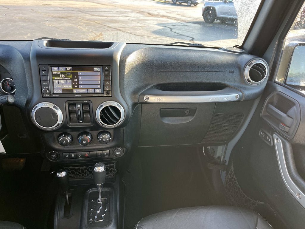 Used 2015 Jeep Wrangler Unlimited Sahara AWD/4WD image 11