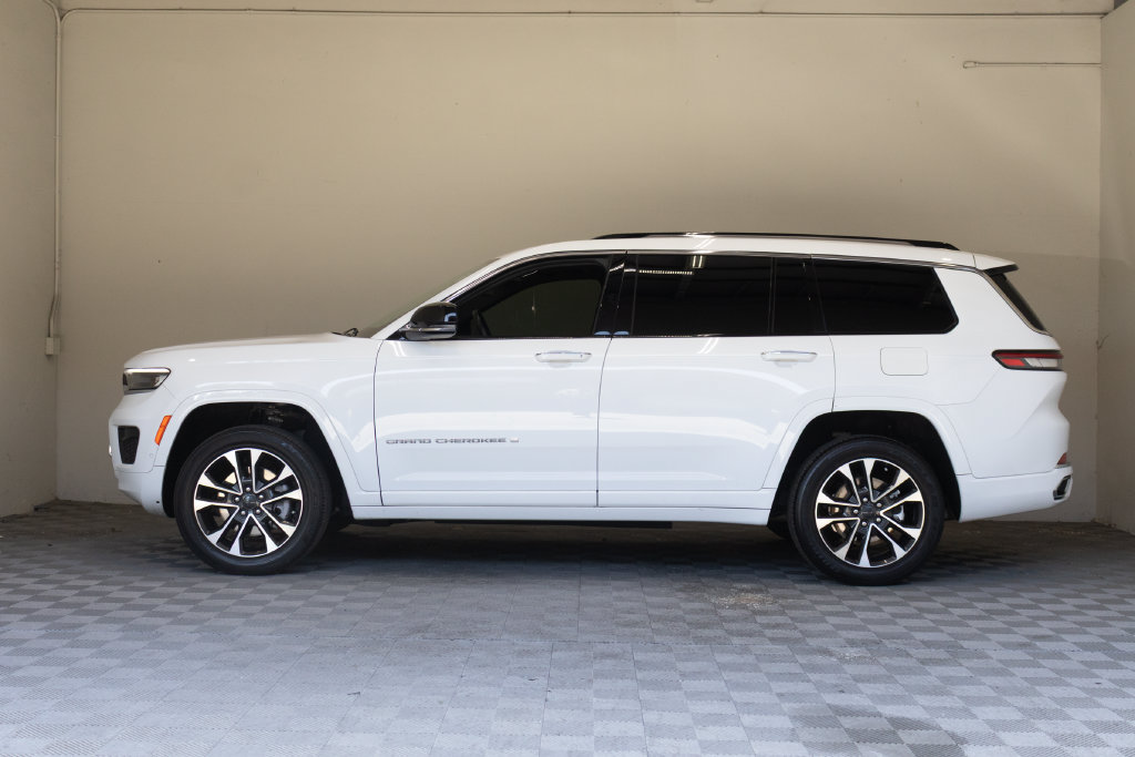 Used 2022 Jeep Grand Cherokee L Overland w/ Luxury Tech Group IV AWD/4WD image 7