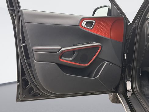 Used 2025 Kia Soul GT-Line w/ GT-Line Technology Package image 9