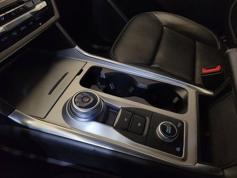 Used 2022 Ford Explorer XLT w/ Equipment Group 202A image 26