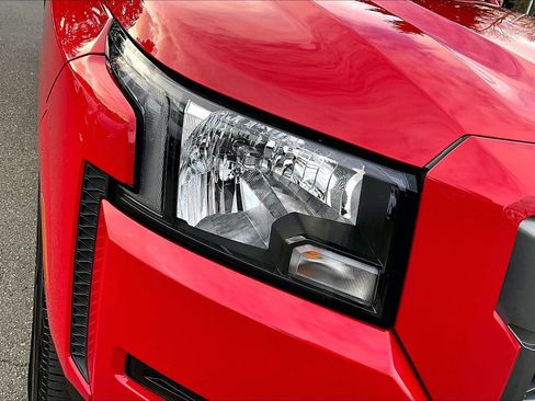 Used 2022 Nissan Frontier SV w/ Technology Package image 31