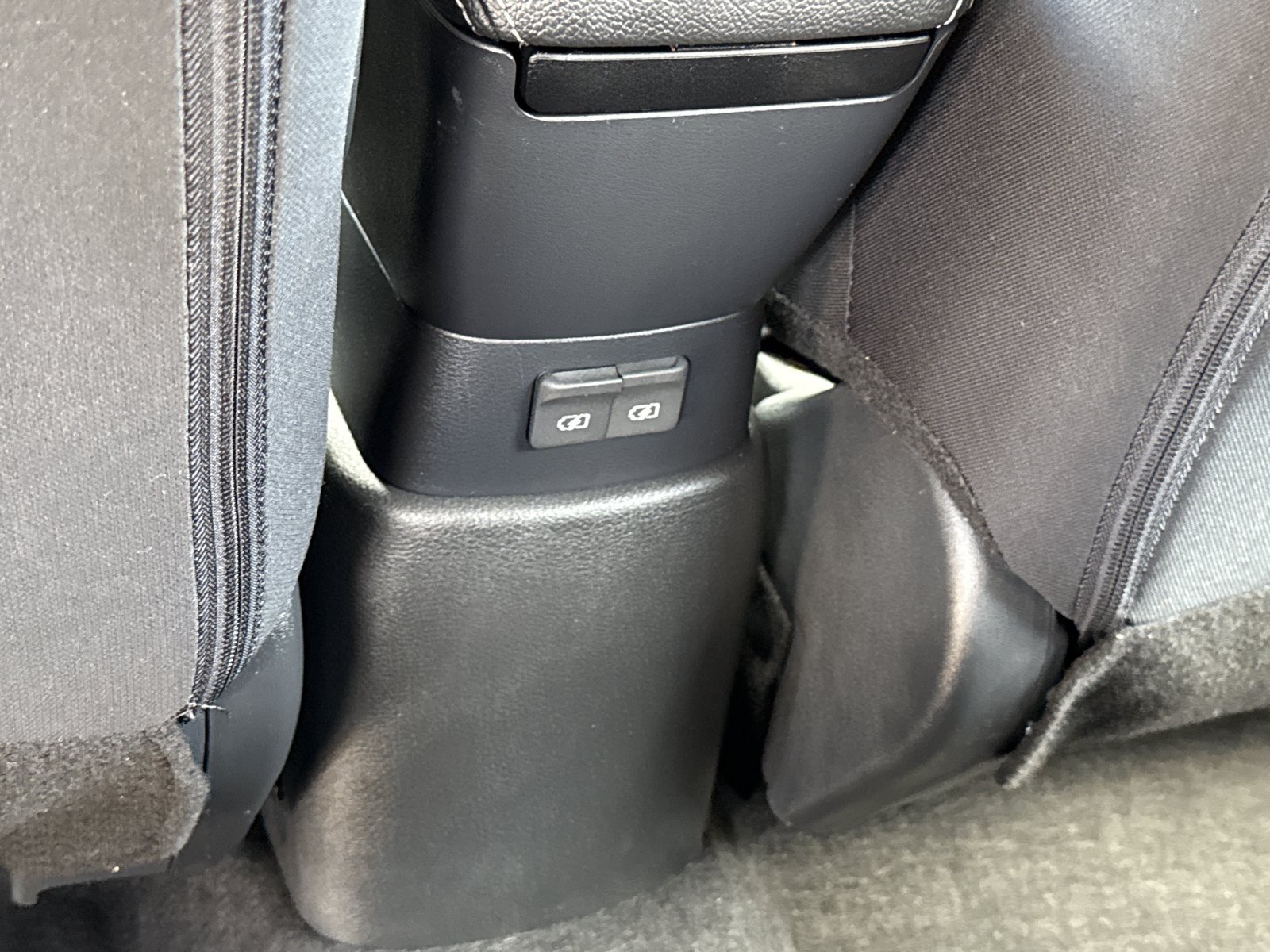 Used 2024 Nissan Kicks S FWD image 11